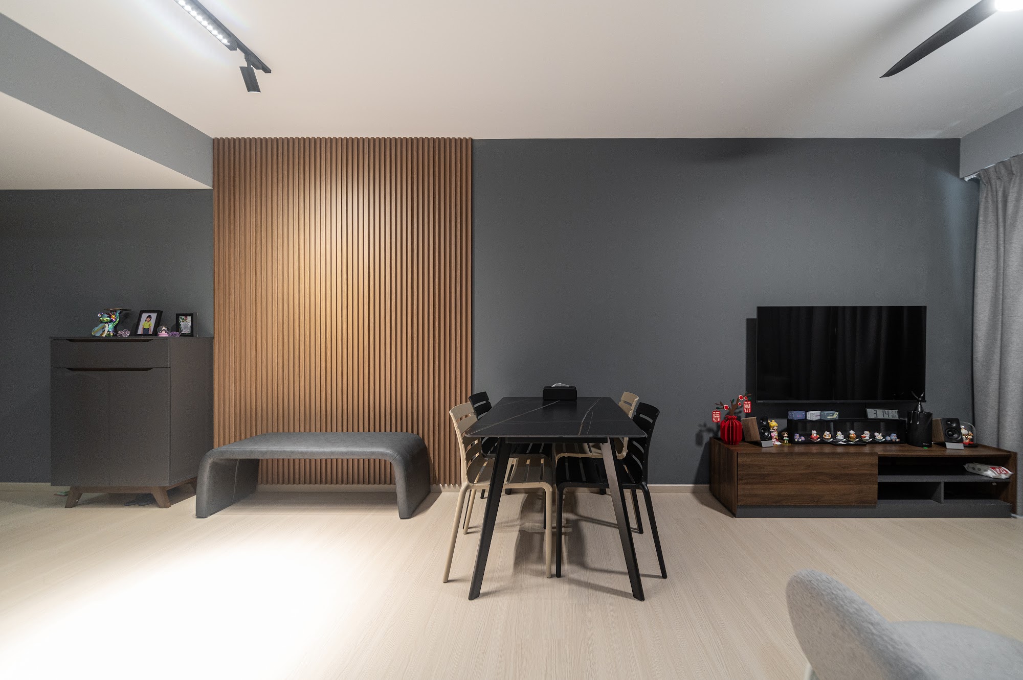 2 Bedder Condo — Minimalist 2