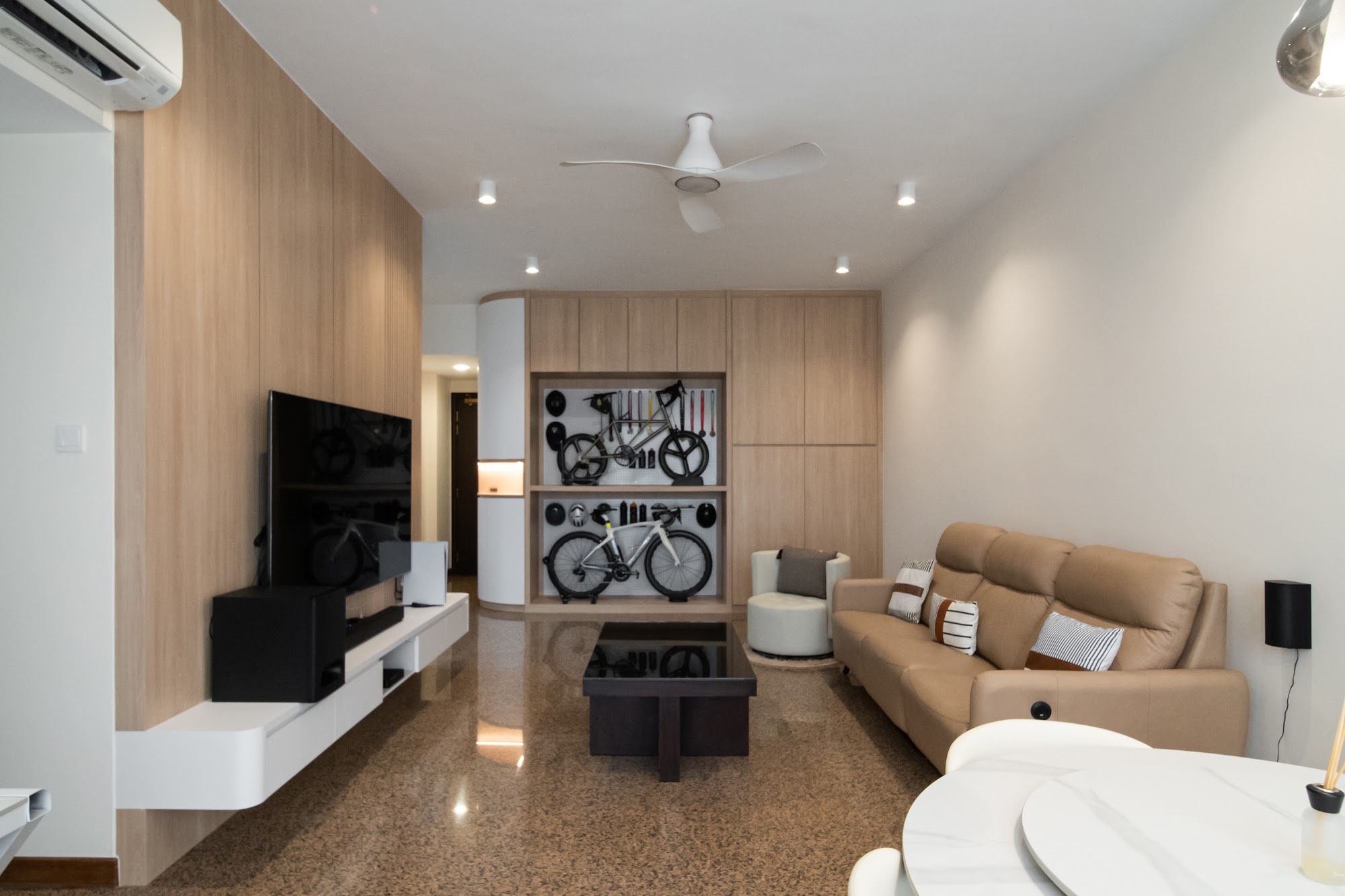 2 Bedder Condo — Minimalist